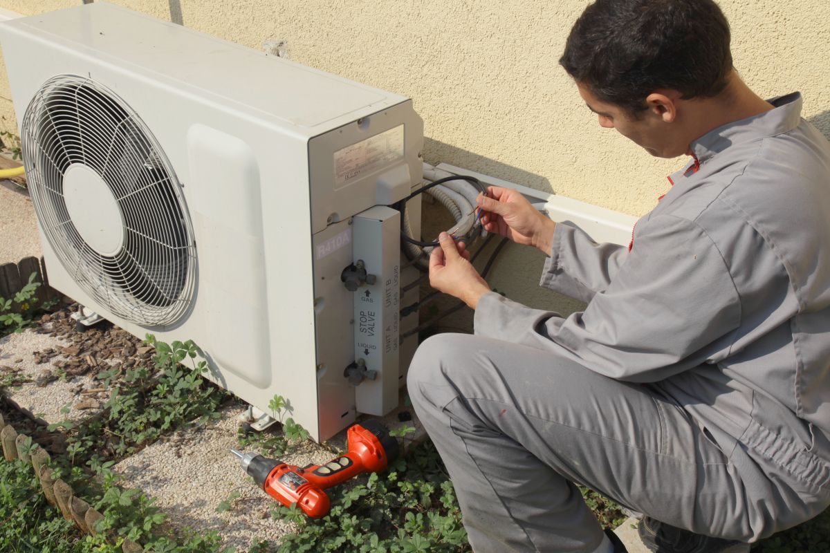 Dépannage pompe à chaleur 24h/24 et 7j/7 dans l'Oise, à Paris et en Ile de France Dépannage pompe à chaleur 24h/24 et 7j/7 dans l'Oise, à Paris et en Ile de France